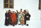 Pärast vabariigi aastapäeva jumalateenistust hästi külmas Vormsi kirikus (2003)
